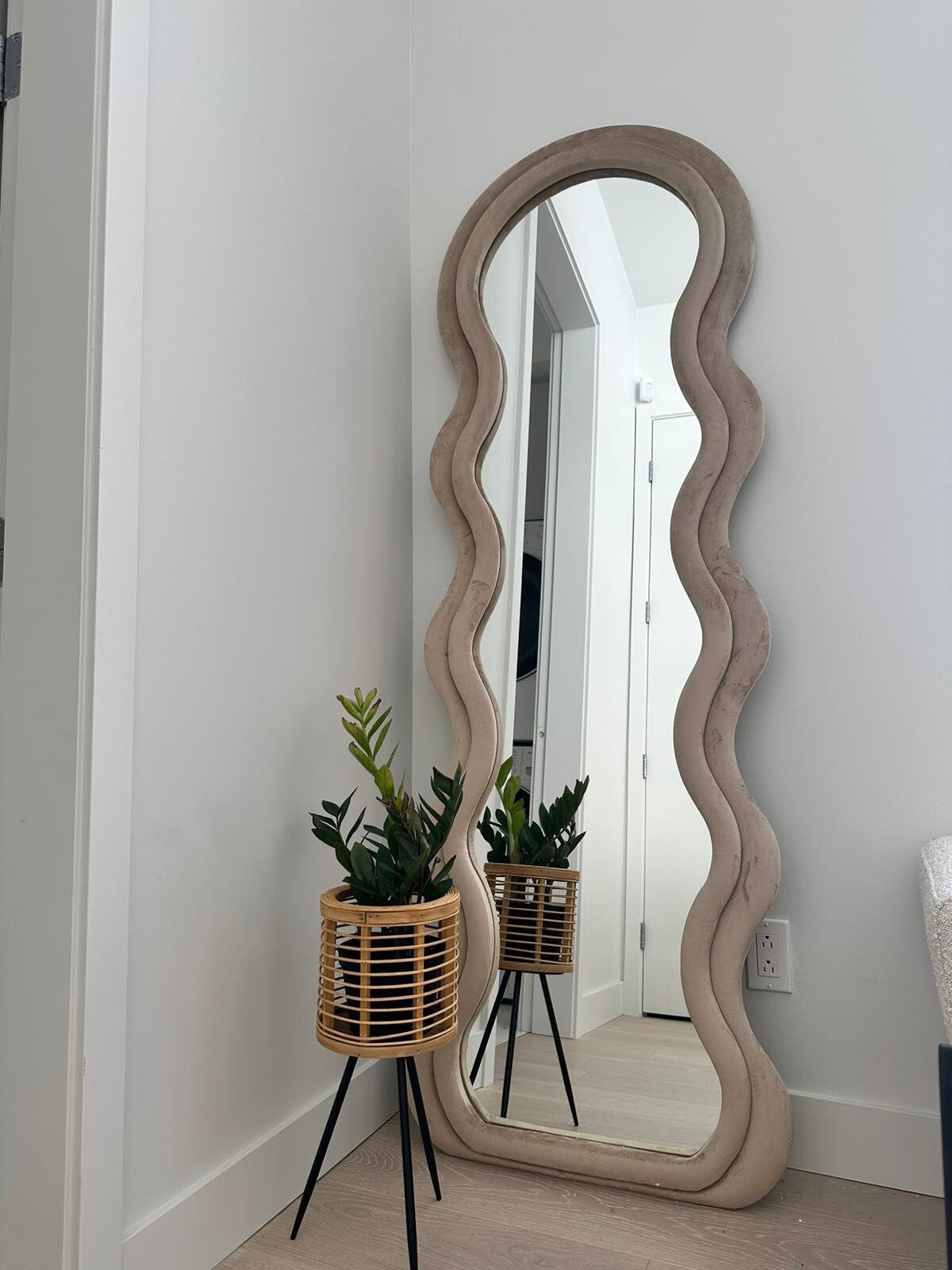 Curvy Floor Mirror, Wavy Full Lenght Mirror, Curvy Squiggle Mirror, Full Body Mirror, Irregular Asymmetrical Floor Mirror, Mirror Home Decor